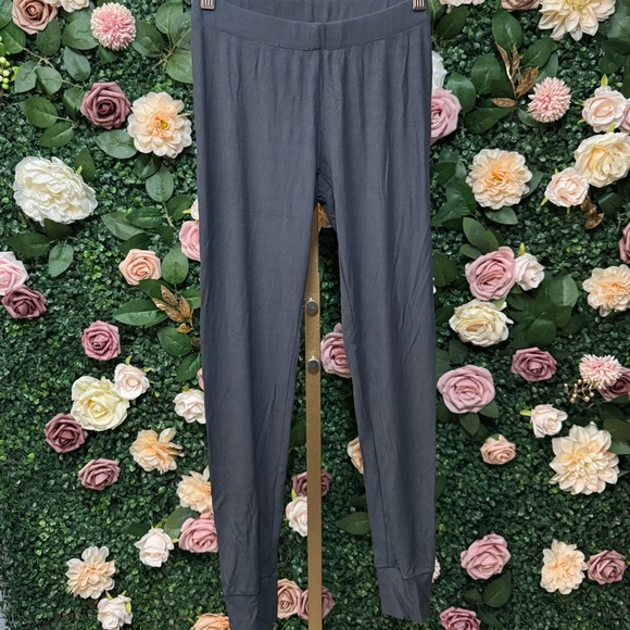 SKIMS Soft Lounge Leggings - Picture 2 of 8